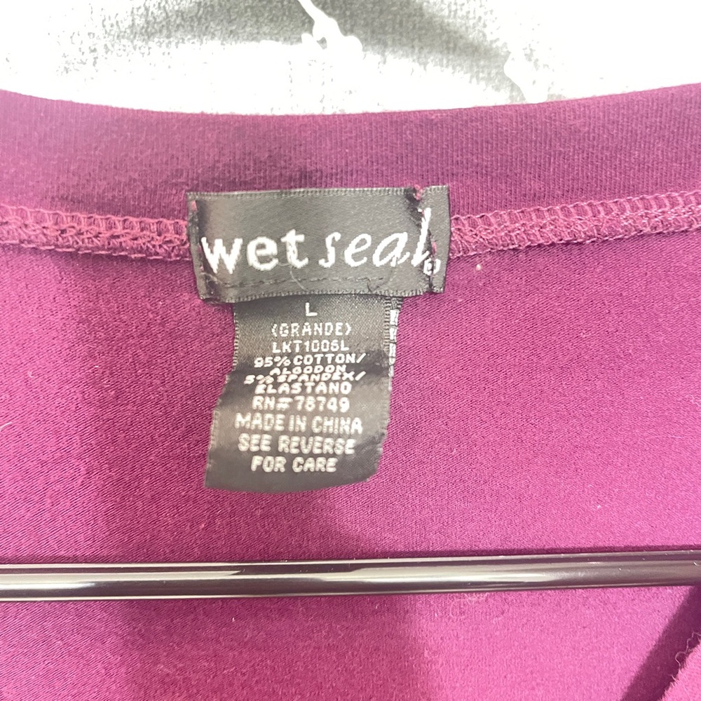 Wet Seal fitted T